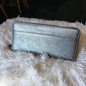 XXSOLDXX Michael Kors wallet